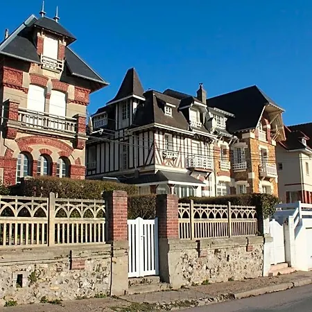 Alojamento de Acomodação e Pequeno-almoço D'hotes Le Clos Fleuri 3*